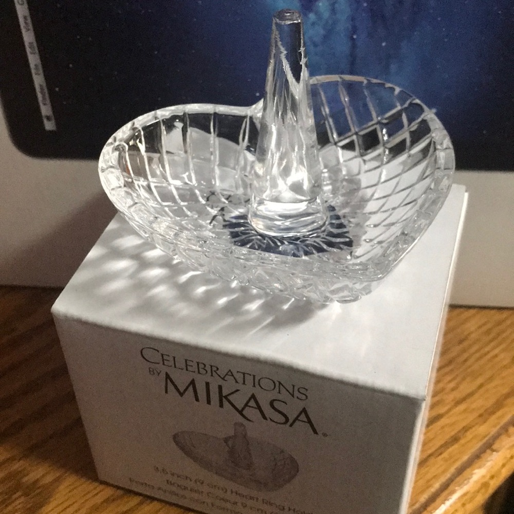 Mikasa Ring Holder